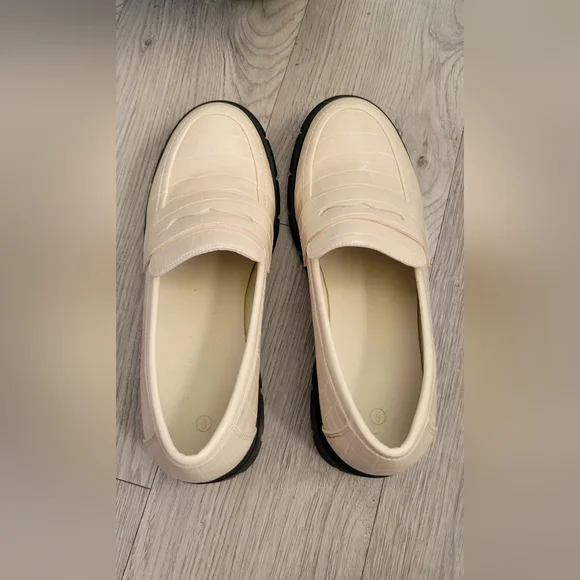 ZBY Embossed Croc Off-white Penny 2.25" Platform Lug Loafer Heel,  Women's US 9 - Picture 4 of 15